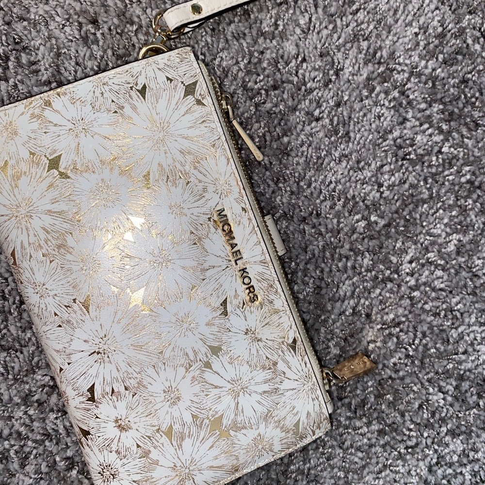 Michael kors wristlet